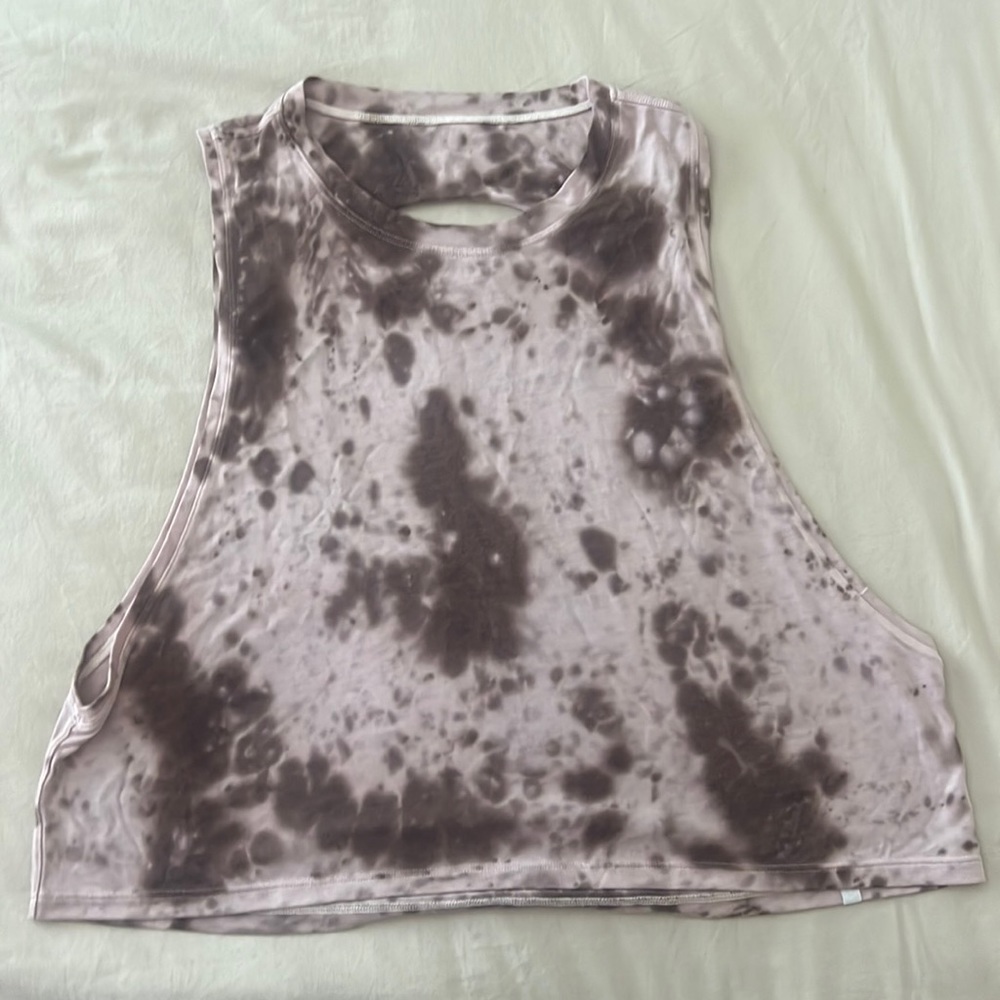 LULULEMON WORK OUT TIE DIED TANK SIZE 6 NEVER WORN PINK AND BURGUNDY